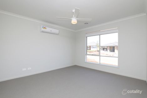 Property photo of 19 Hart Crescent Brookfield VIC 3338