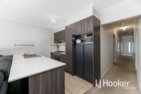 Property photo of 15 Havana Parade Pakenham VIC 3810