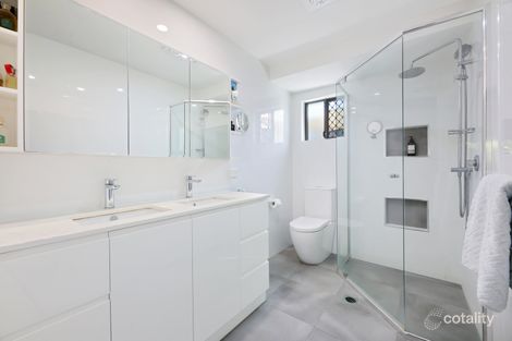 Property photo of 33 Sandringham Drive Robina QLD 4226