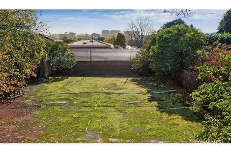 Property photo of 2 Narveno Court Hawthorn VIC 3122