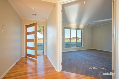 Property photo of 89 Taemore Close Haddon VIC 3351