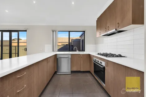 Property photo of 11 Fairbridge Road Point Cook VIC 3030