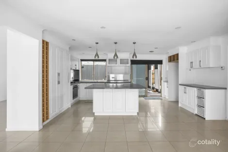 Property photo of 2 Bateman Grove Hampton Park VIC 3976