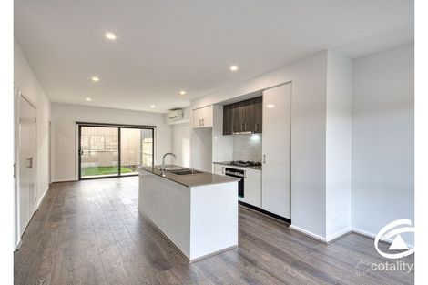 Property photo of 9 Travertine Loop Berwick VIC 3806