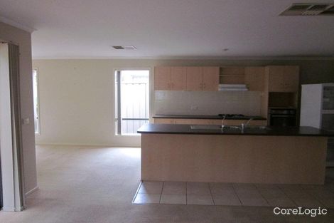 Property photo of 8 Liverpool Circuit Craigieburn VIC 3064