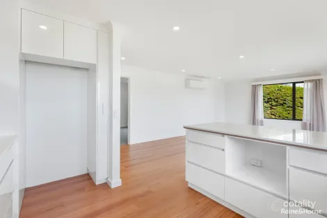 Property photo of 2/13 Cedar Court Sandy Bay TAS 7005