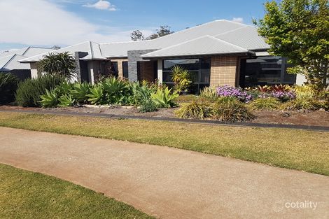 Property photo of 10 Brimblecombe Drive Middle Ridge QLD 4350