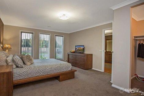 Property photo of 76 Sandalwood Drive Pakenham VIC 3810