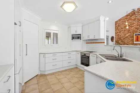 Property photo of 8 Binya Place Ocean Shores NSW 2483