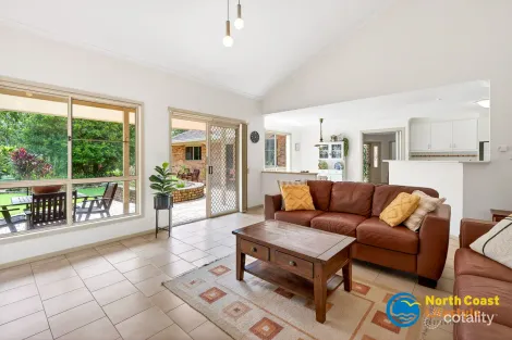 Property photo of 8 Binya Place Ocean Shores NSW 2483