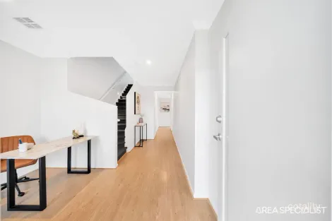 Property photo of 9 Tait Street Thornhill Park VIC 3335