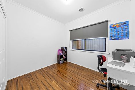 Property photo of 32 Cobaw Circuit Caroline Springs VIC 3023