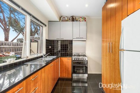 Property photo of 2/27 Yeats Drive Delahey VIC 3037