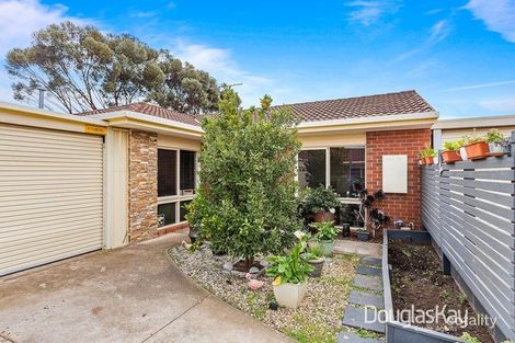 Property photo of 2/27 Yeats Drive Delahey VIC 3037