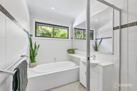 Property photo of 48 Valley View Circuit Warriewood NSW 2102