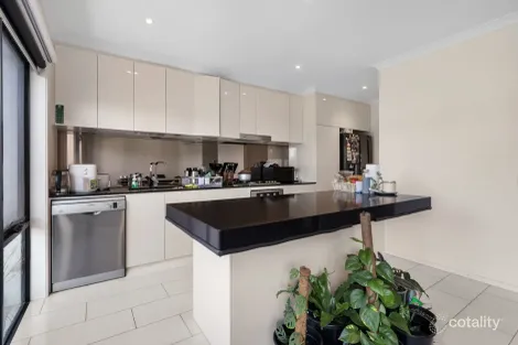 Property photo of 25 Belsay Chase Chirnside Park VIC 3116