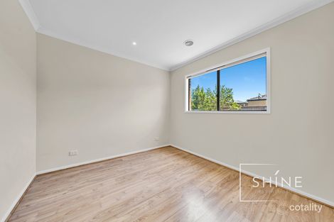 Property photo of 22 Faringdon Crescent Cranbourne North VIC 3977