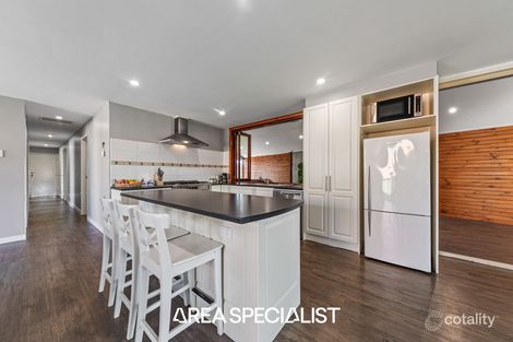 Property photo of 8 Bluegrass Crescent Pakenham VIC 3810