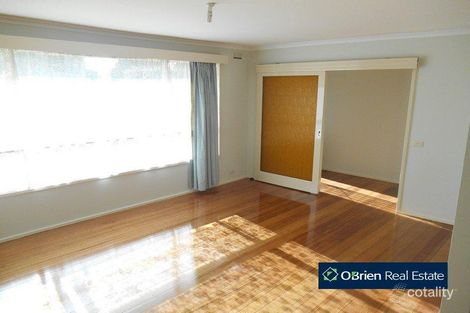 Property photo of 10 Delmont Court Cranbourne VIC 3977