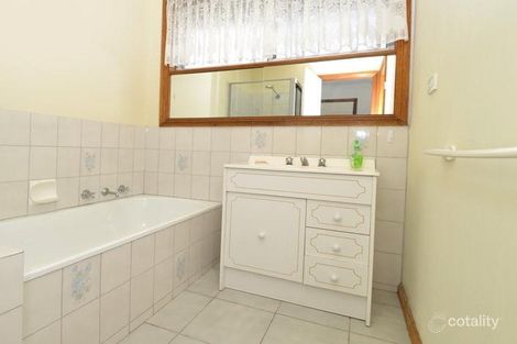 Property photo of 2/23 Schmitt Court Whittington VIC 3219
