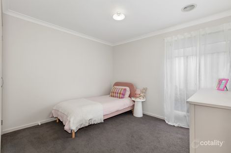 Property photo of 38 Teamsters Circuit Kilmore VIC 3764