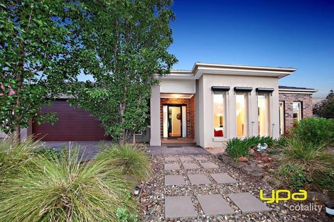 Property photo of 17 Lindley Avenue Caroline Springs VIC 3023