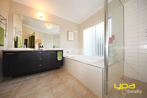 Property photo of 17 Lindley Avenue Caroline Springs VIC 3023