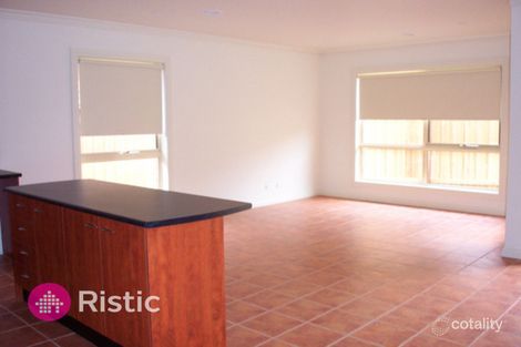 Property photo of 2/22 Tonelli Crescent Mill Park VIC 3082