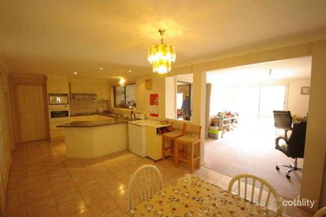 Property photo of 33 Hanna Drive Endeavour Hills VIC 3802