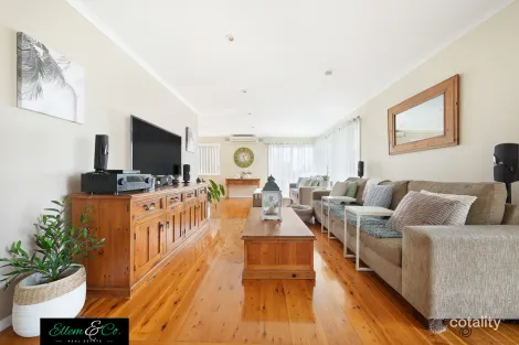 Property photo of 51 Sunninghill Circuit Mount Ousley NSW 2519