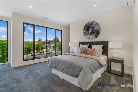 Property photo of 1/1 Kangaroo Road Murrumbeena VIC 3163