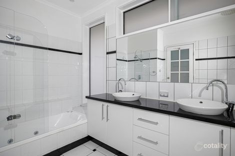 Property photo of 5 Gold Hill Court Kangaroo Flat VIC 3555