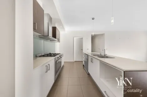 Property photo of 3 Holland Way Caroline Springs VIC 3023