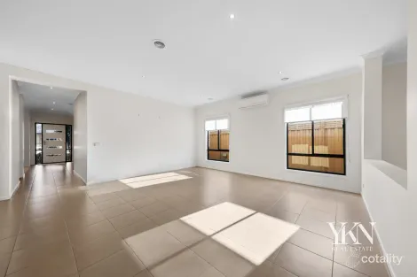 Property photo of 3 Holland Way Caroline Springs VIC 3023