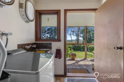 Property photo of 675 Whitelaws Track Buffalo VIC 3958