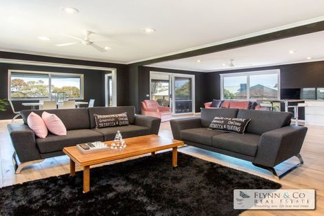 Property photo of 2 Crest Drive Rosebud VIC 3939