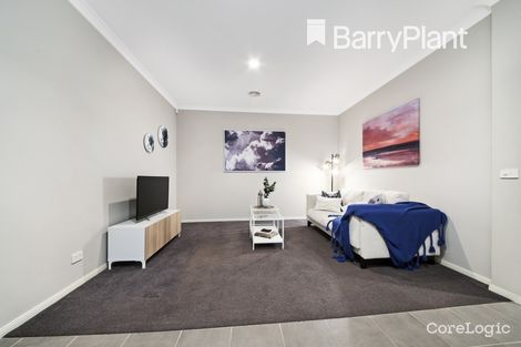 Property photo of 11 Malouf Court Pakenham VIC 3810