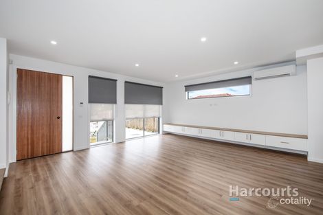 Property photo of 1/35 Welwyn Parade Deer Park VIC 3023