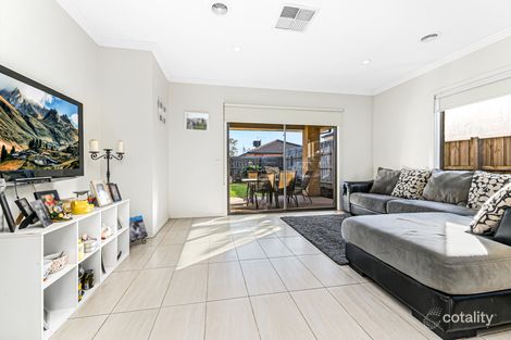 Property photo of 3 Pipit Close Pakenham VIC 3810