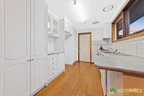 Property photo of 2 Blaxland Road Melton South VIC 3338
