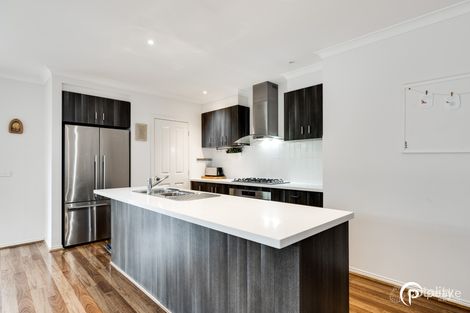 Property photo of 4 Cato Way Pakenham VIC 3810