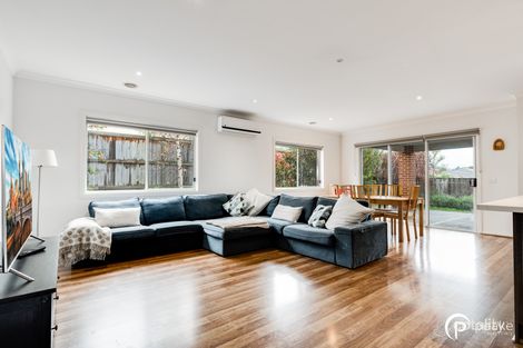 Property photo of 4 Cato Way Pakenham VIC 3810