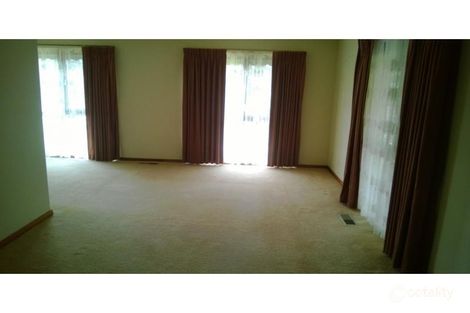 Property photo of 7 Kennington Park Drive Endeavour Hills VIC 3802