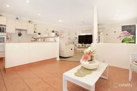 Property photo of 1/27 Eider Avenue Paradise Point QLD 4216