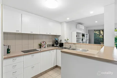 Property photo of 2127 South Shields Drive Benowa QLD 4217