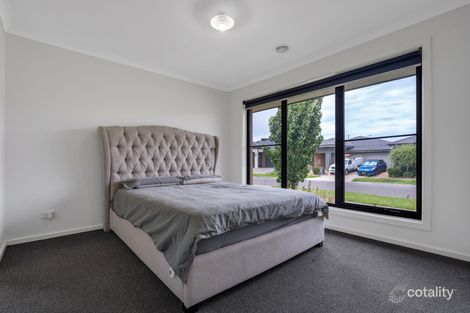 Property photo of 19 Cochrane Avenue Mickleham VIC 3064