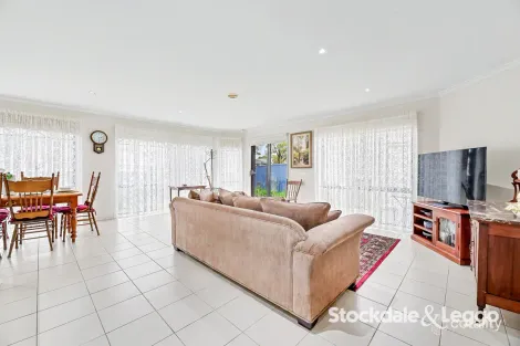 Property photo of 1 Maple Link Pakenham VIC 3810