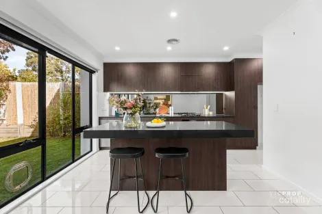 Property photo of 2 Edinburgh Circuit Bundoora VIC 3083