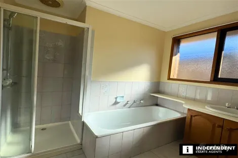 Property photo of 42 Pardalote Avenue Carrum Downs VIC 3201