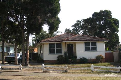 4 Fiji Ave, Lethbridge Park, NSW 2770